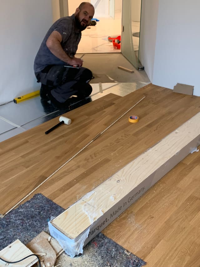 Fitting tongue-and-groove wood wall panelling